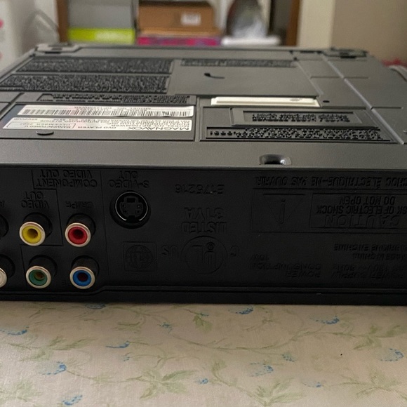 Magnavox DVD Player DP100MW8B - Picture 11 of 13